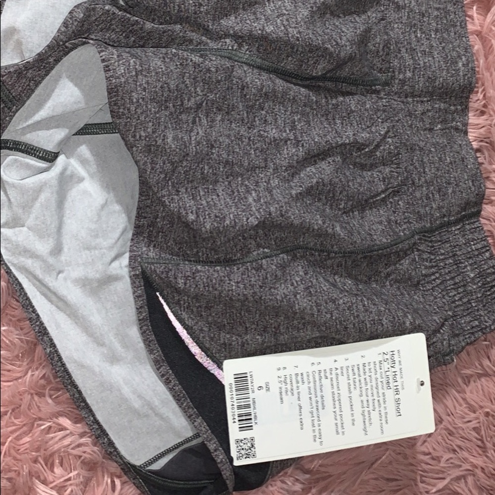 Lululemon HR hotty hot short- size 6 NWT